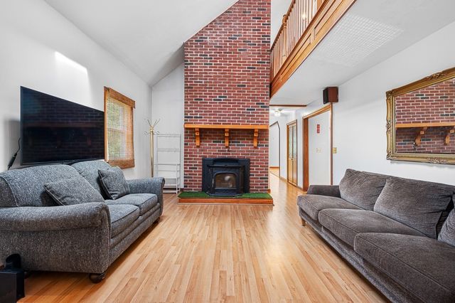 6 Marlboro Dr, Leicester, MA 01524