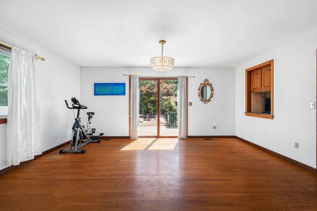 6 Marlboro Dr, Leicester, MA 01524