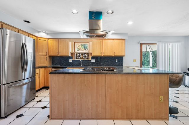 6 Marlboro Dr, Leicester, MA 01524