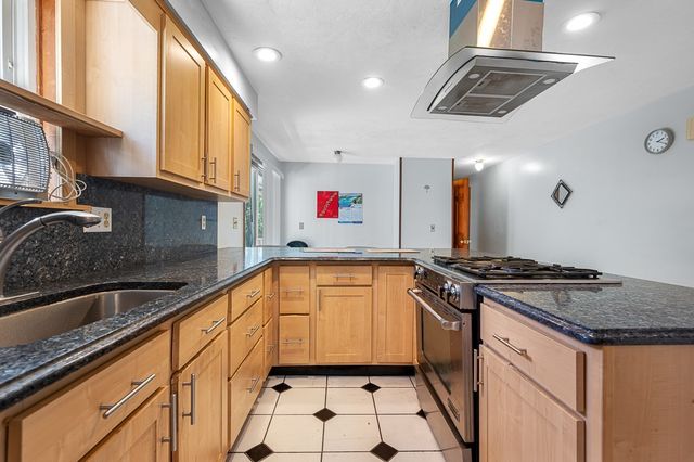 6 Marlboro Dr, Leicester, MA 01524