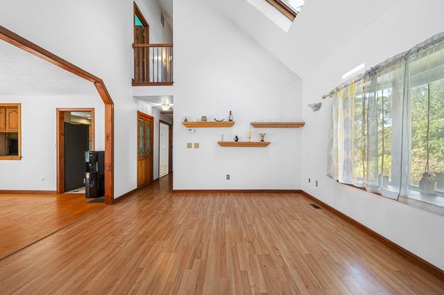 6 Marlboro Dr, Leicester, MA 01524