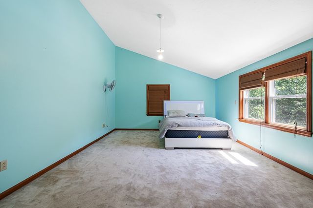 6 Marlboro Dr, Leicester, MA 01524