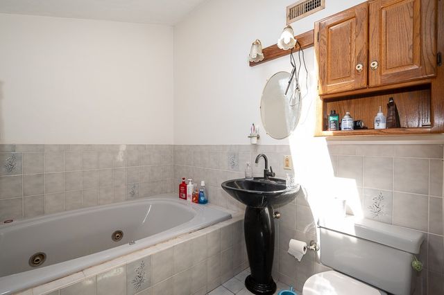 6 Marlboro Dr, Leicester, MA 01524
