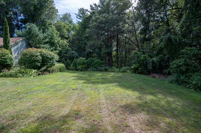 6 Marlboro Dr, Leicester, MA 01524