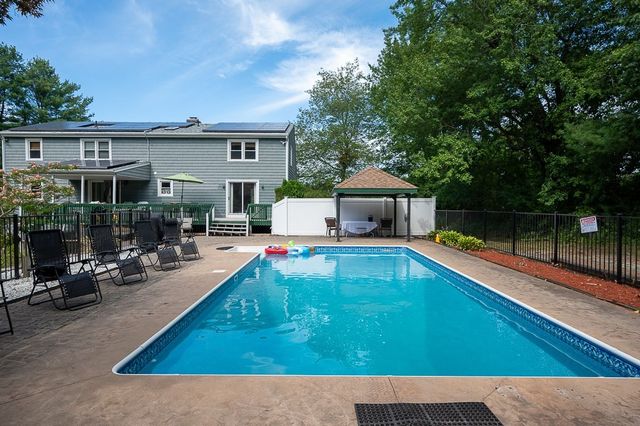 6 Marlboro Dr, Leicester, MA 01524