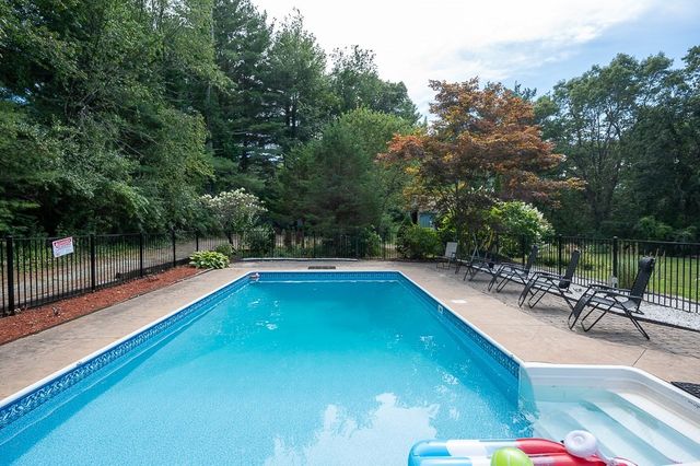 6 Marlboro Dr, Leicester, MA 01524