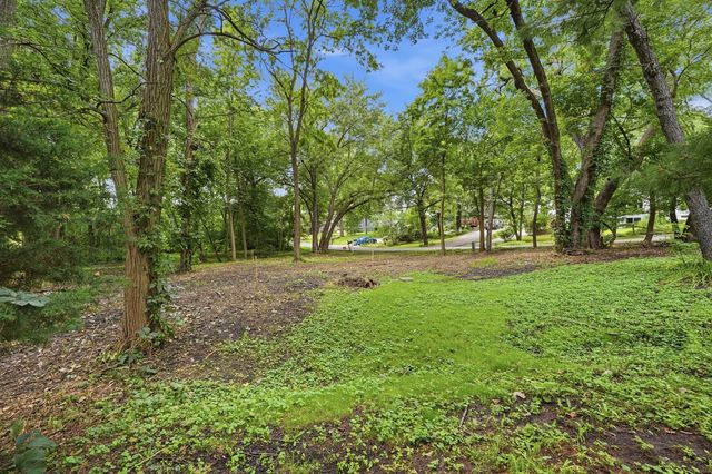 24005 N VALLEY Road, Lake Zurich, IL 60047