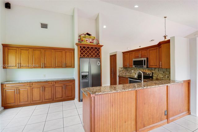 9496 Sun Pointe Dr, Boynton Beach, FL 33437