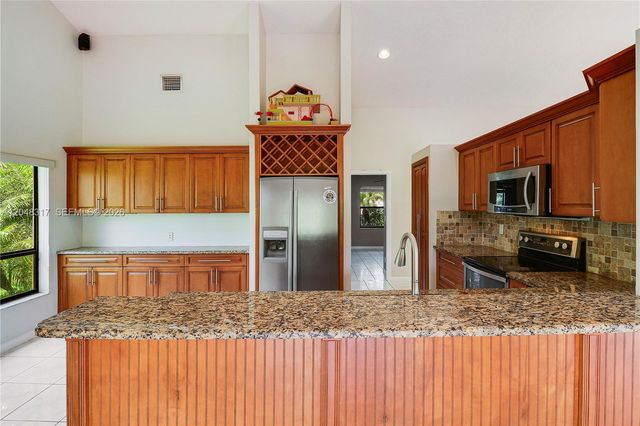 9496 Sun Pointe Dr, Boynton Beach, FL 33437