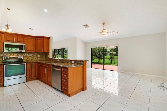 9496 Sun Pointe Dr, Boynton Beach, FL 33437