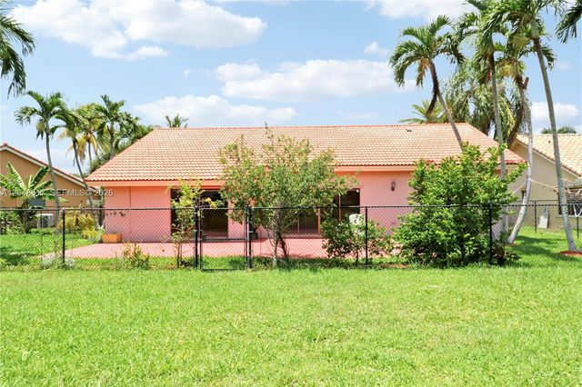 9496 Sun Pointe Dr, Boynton Beach, FL 33437