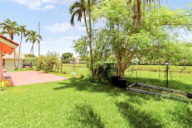 9496 Sun Pointe Dr, Boynton Beach, FL 33437
