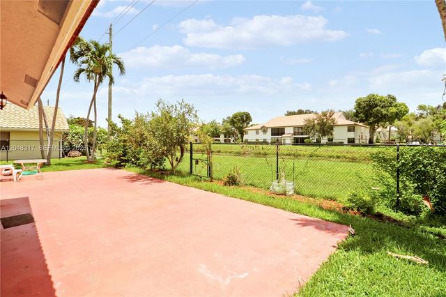 9496 Sun Pointe Dr, Boynton Beach, FL 33437