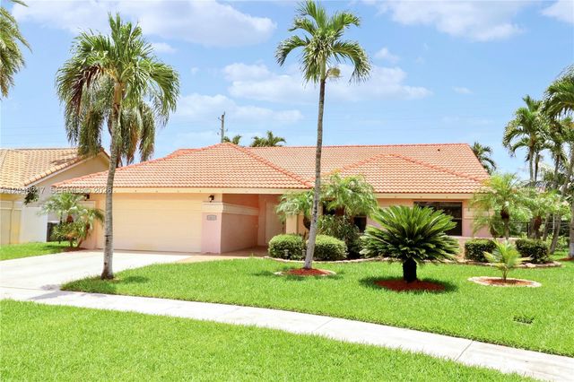 9496 Sun Pointe Dr, Boynton Beach, FL 33437