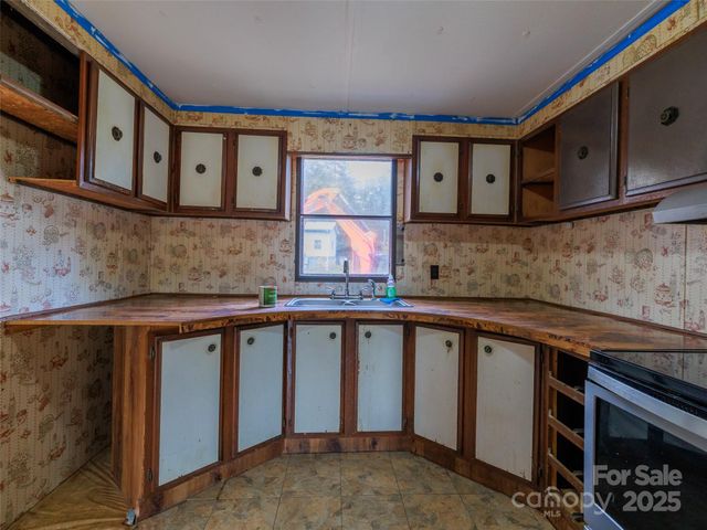 88 Puma Drive, Hendersonville, NC 28791