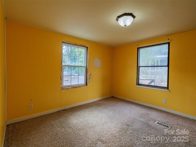 88 Puma Drive, Hendersonville, NC 28791