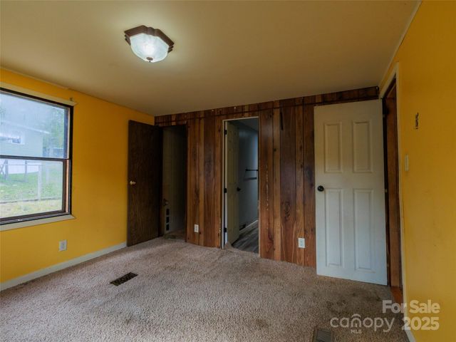 88 Puma Drive, Hendersonville, NC 28791