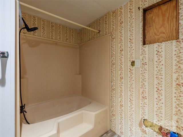 88 Puma Drive, Hendersonville, NC 28791