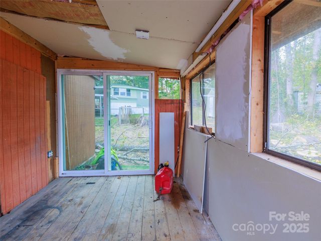 88 Puma Drive, Hendersonville, NC 28791