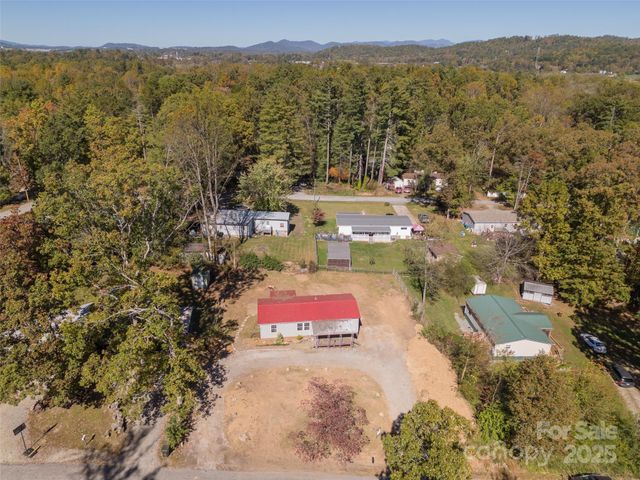 88 Puma Drive, Hendersonville, NC 28791