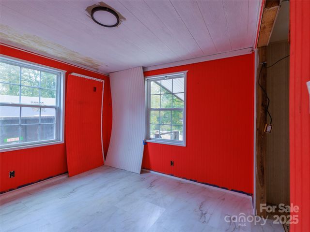 88 Puma Drive, Hendersonville, NC 28791