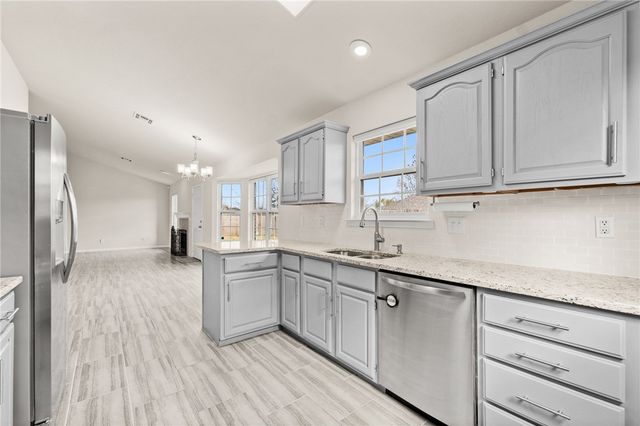 2407 S Washington Street, Siloam Springs, AR 72761