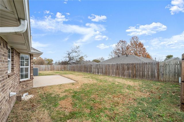 2407 S Washington Street, Siloam Springs, AR 72761