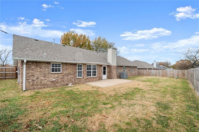 2407 S Washington Street, Siloam Springs, AR 72761
