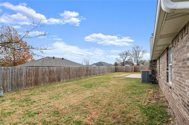 2407 S Washington Street, Siloam Springs, AR 72761