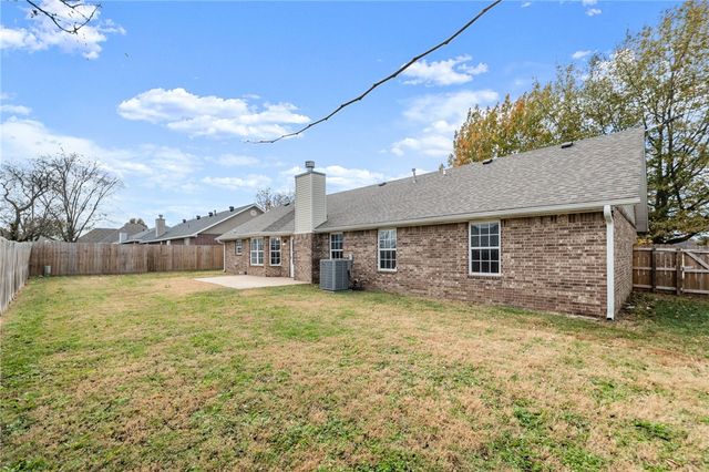 2407 S Washington Street, Siloam Springs, AR 72761