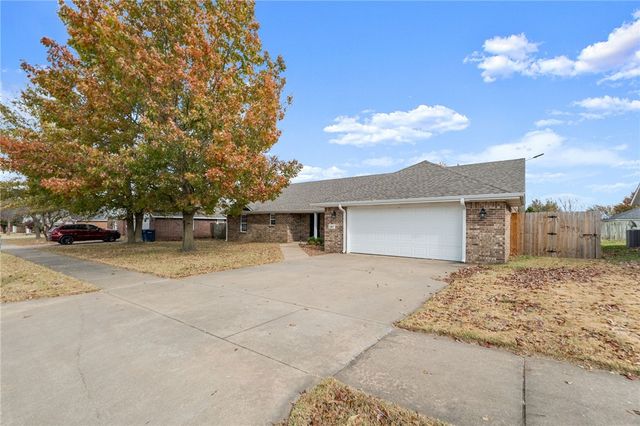 2407 S Washington Street, Siloam Springs, AR 72761