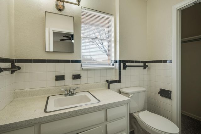 808 VOGEL STREET, Iowa Park, TX 76367