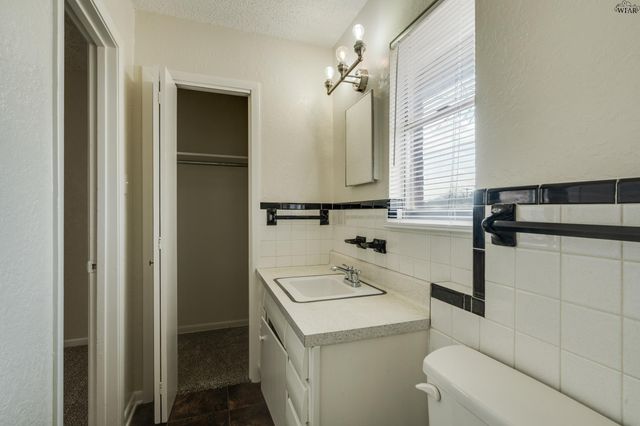 808 VOGEL STREET, Iowa Park, TX 76367