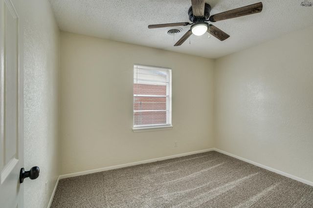 808 VOGEL STREET, Iowa Park, TX 76367