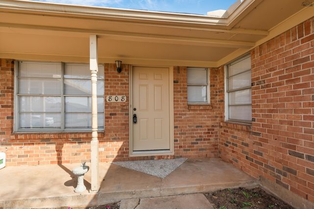 808 VOGEL STREET, Iowa Park, TX 76367