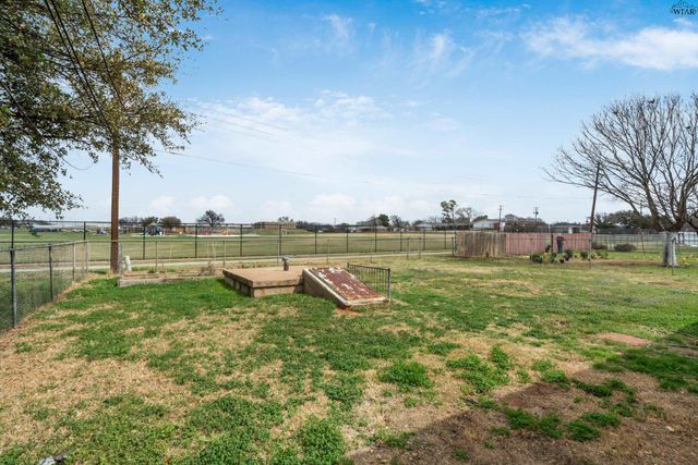 808 VOGEL STREET, Iowa Park, TX 76367