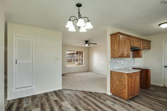 808 VOGEL STREET, Iowa Park, TX 76367