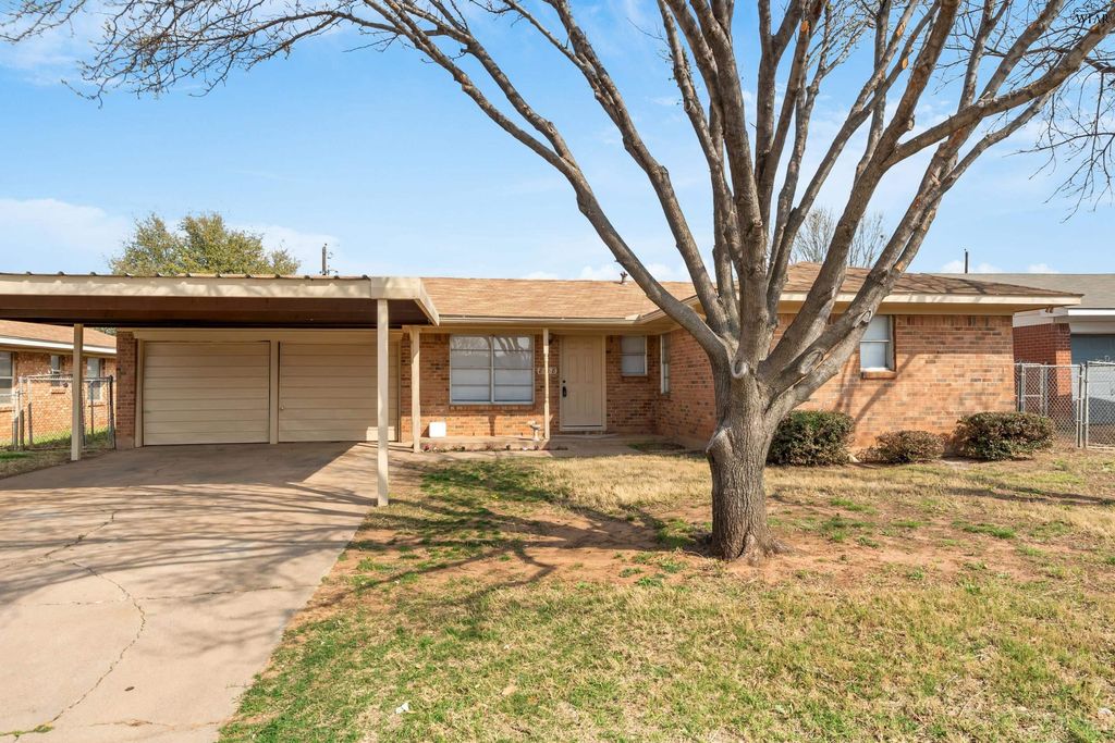 808 VOGEL STREET, Iowa Park, TX 76367