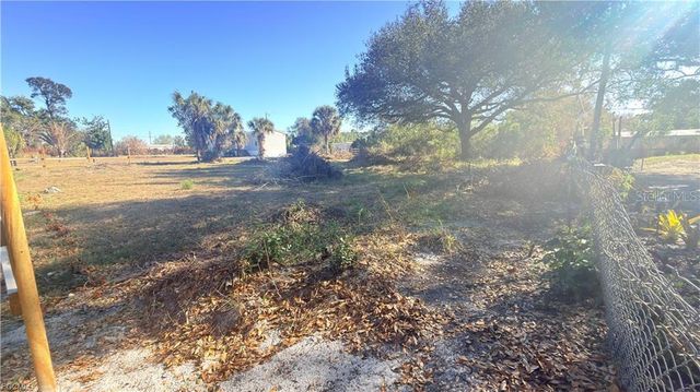 8395 EBSON DRIVE, North Fort Myers, FL 33917