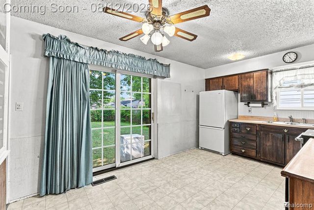 909 Lochhead Avenue, Flint, MI 48507