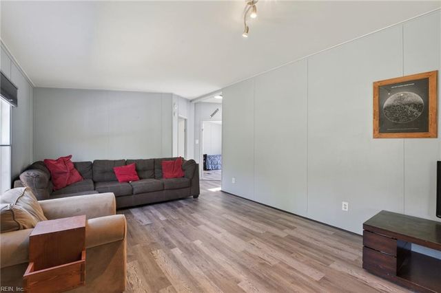 11867 Harcum RD, Gloucester, VA 23061