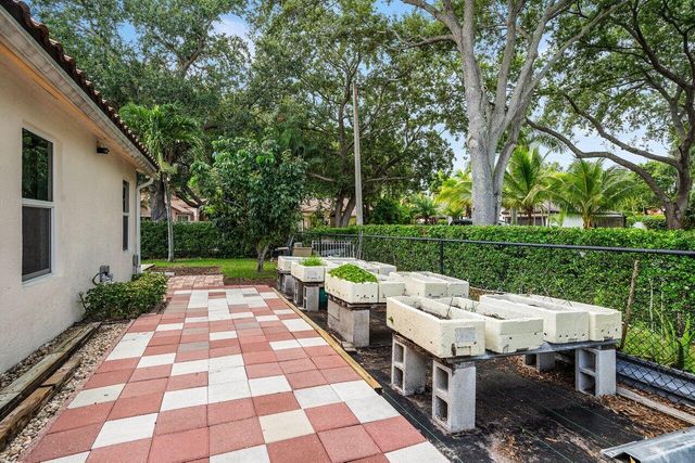 5563 NW 41st Avenue, Coconut Creek, FL 33073