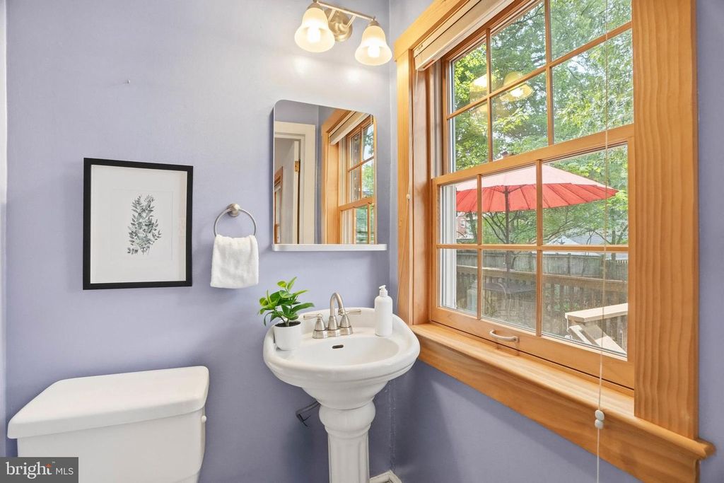 Image 16 of property listing at 4003 OGLETHORPE ST, Hyattsville, MD 20782