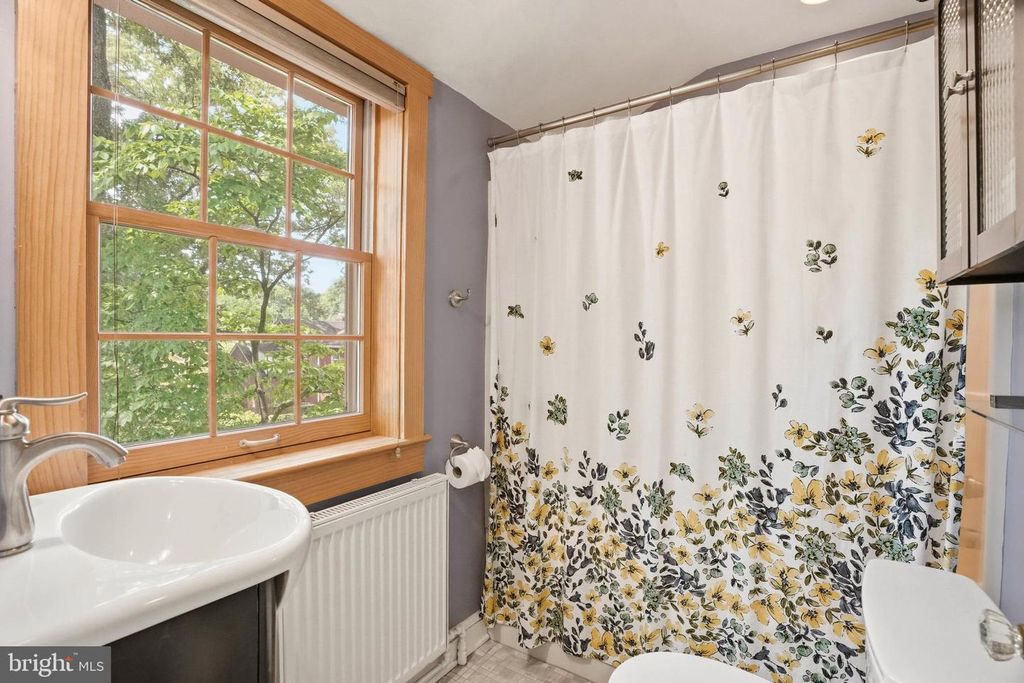 Image 17 of property listing at 4003 OGLETHORPE ST, Hyattsville, MD 20782