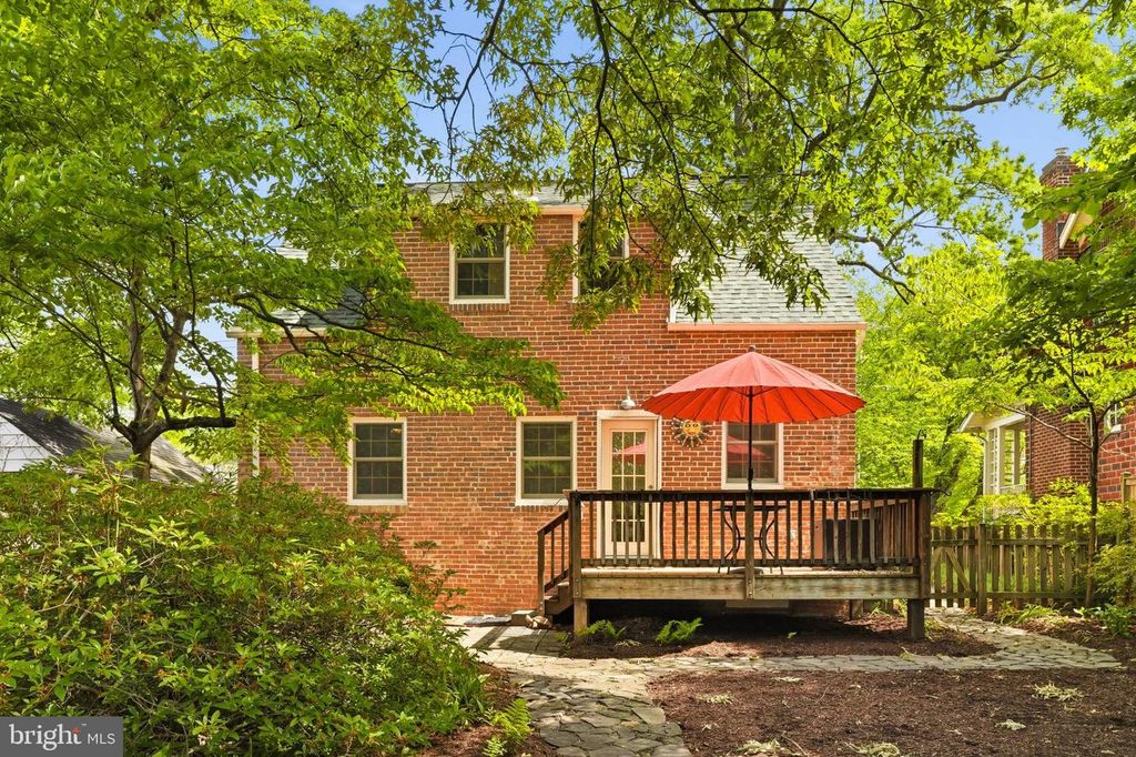 Image 25 of property listing at 4003 OGLETHORPE ST, Hyattsville, MD 20782