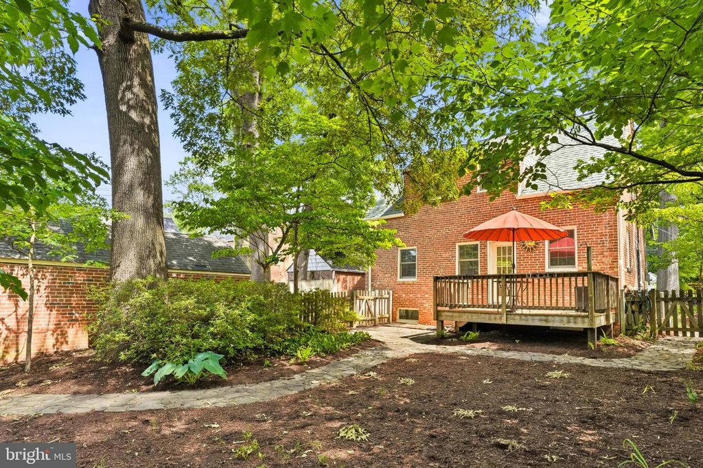 Image 26 of property listing at 4003 OGLETHORPE ST, Hyattsville, MD 20782