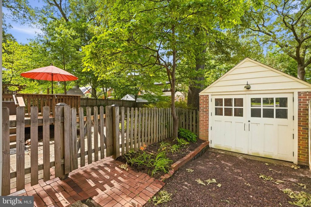 Image 27 of property listing at 4003 OGLETHORPE ST, Hyattsville, MD 20782