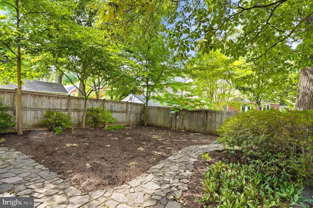 Image 28 of property listing at 4003 OGLETHORPE ST, Hyattsville, MD 20782