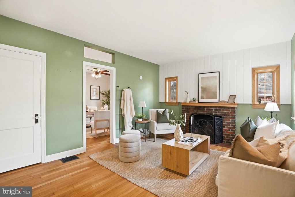 Image 4 of property listing at 4003 OGLETHORPE ST, Hyattsville, MD 20782