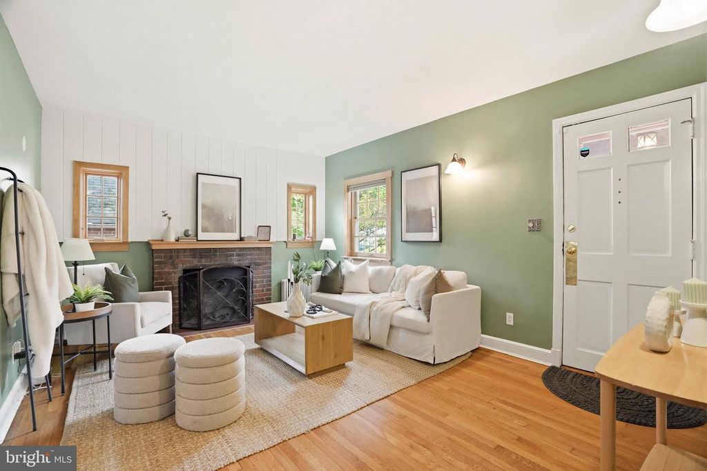 Image 5 of property listing at 4003 OGLETHORPE ST, Hyattsville, MD 20782